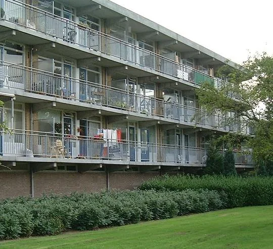 Galerijflat als referentie voor bereikbare buitenvoegen en gevelaansluitingen
